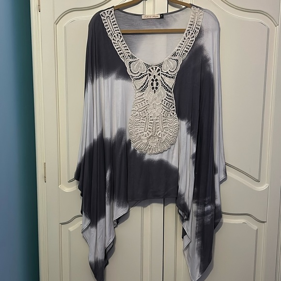 Talks to Angels Tops - Talk to Angels Grey/ White / Lace Drapey Top Women’s Size Medium